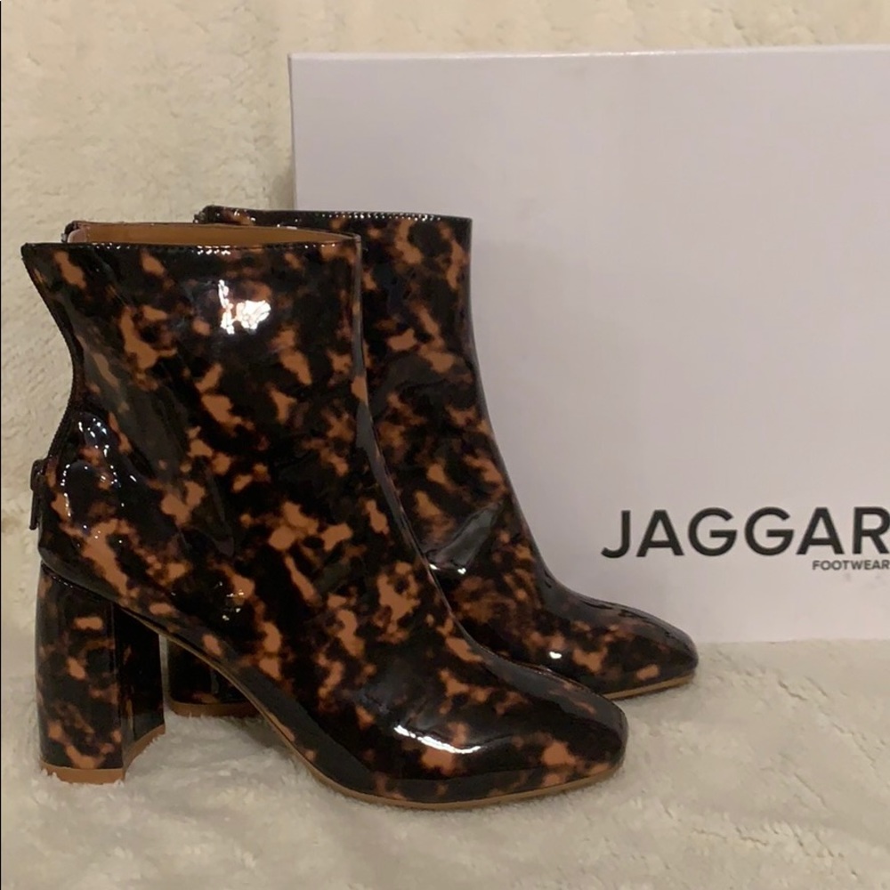 JAGGAR
Gloss Booties - Picture 10 of 14